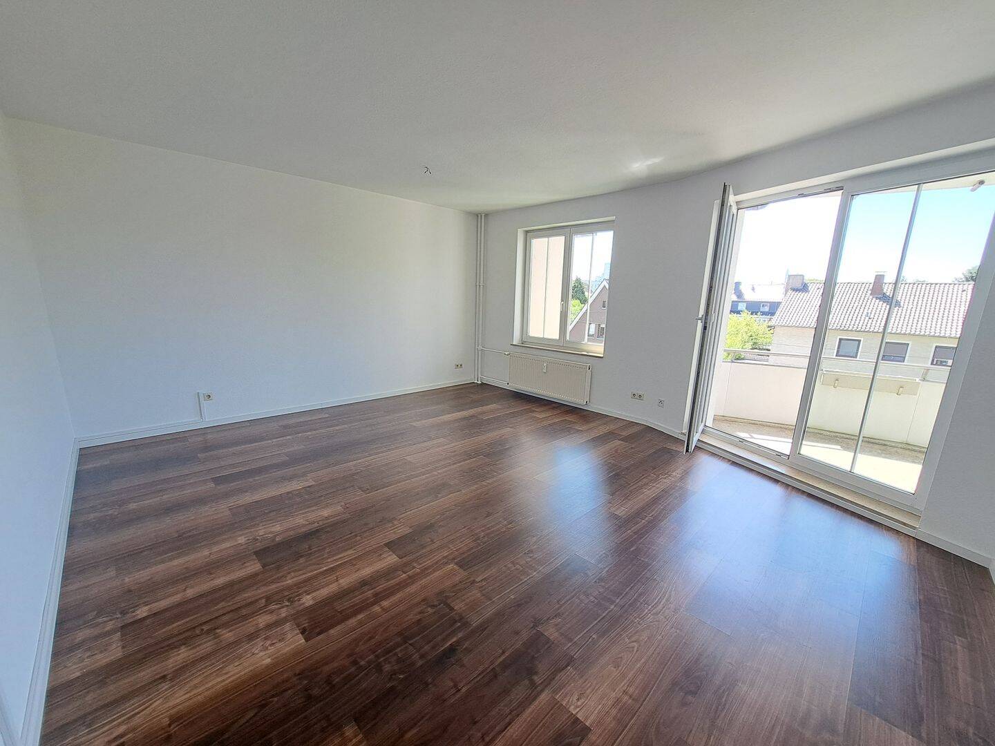 3-Zimmer-Wohnung mit großem Balkon in gepflegter Wohnanlage in Bremerhaven-Lehe! – Bremerhaven – Vorschaubild 2