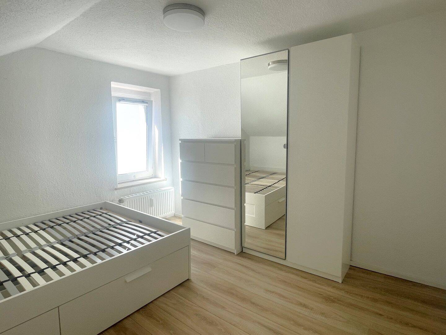 Schöne Option: Leer oder teilmöbliert: 2-Zi-Dachgeschosswohnung in zentraler Ruhiglage Bonn-Zentrum – Bonn – Vorschaubild 9