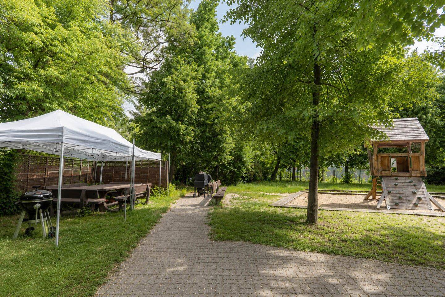 5-Zimmer Wohnung mit Garten !