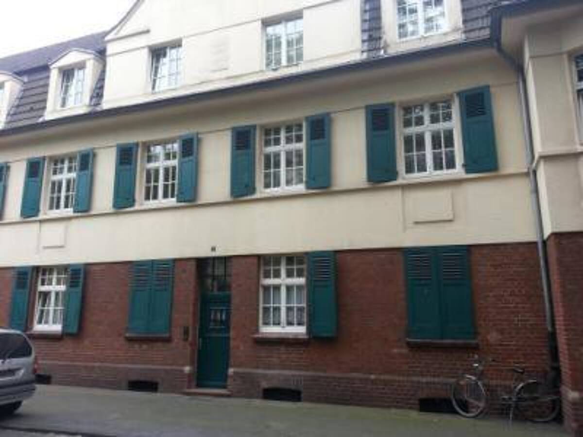 Hier findet jeder seinen Platz: praktische 3-Zi.-DG – 47259 Duisburg – Bild 1 von 9