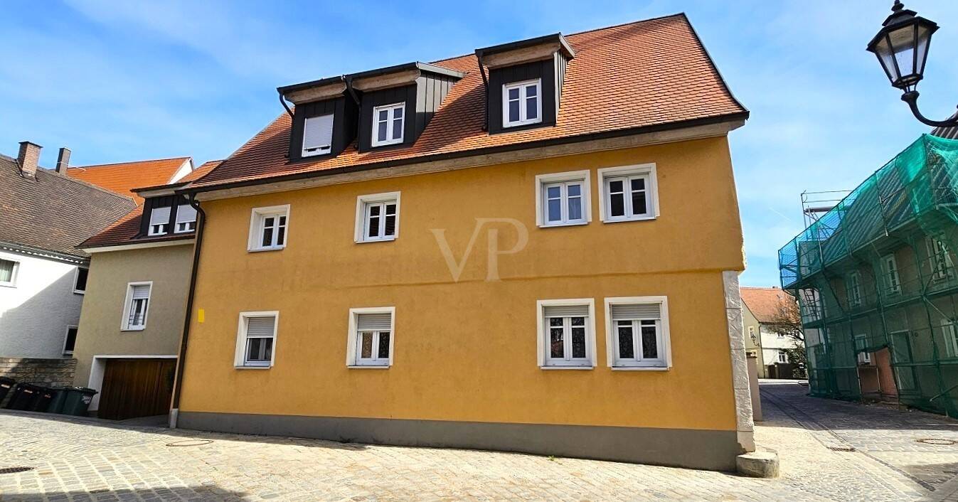 Attraktives Mehrfamilienhaus mit Garagen/Stellplatz, voll vermietet, im Herzen der Altstadt! – Feuchtwangen – Vorschaubild 2