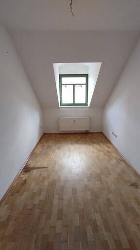Großzügige DG 3-Zimmer mit Einbauküche, Wannenbad und Parkett in zentraler Lage! – Chemnitz – Vorschaubild 9
