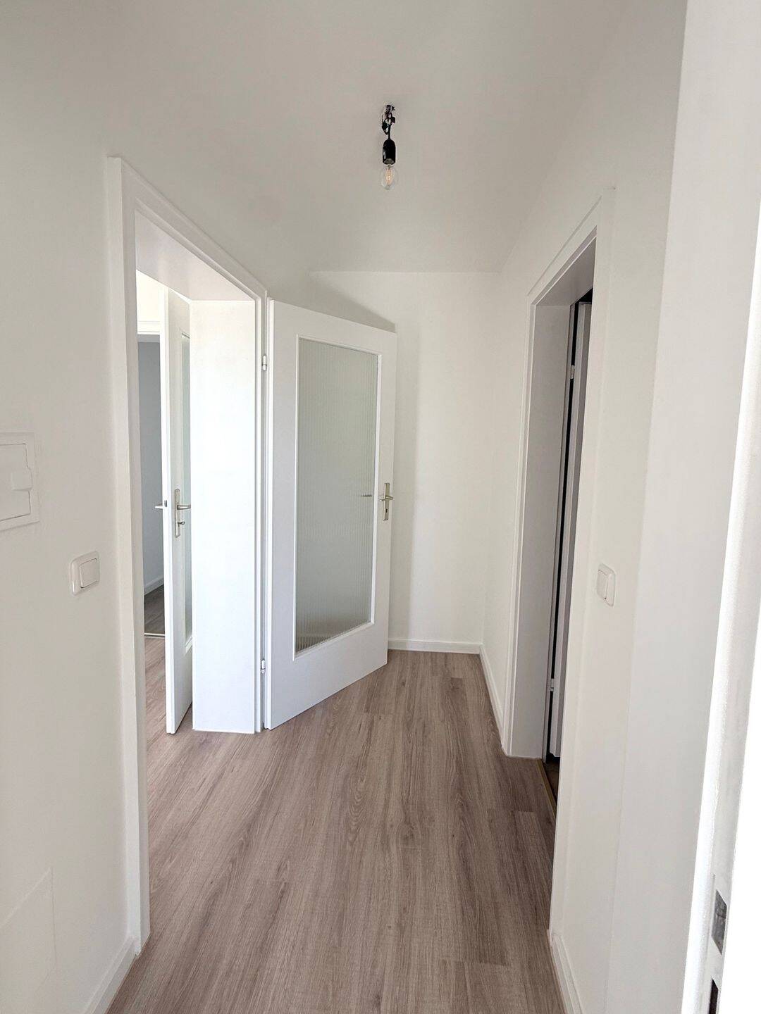 Sonnige 2-Zi.-Wohnung mit Balkon und Aufzug in München-Trudering – München – Vorschaubild 6