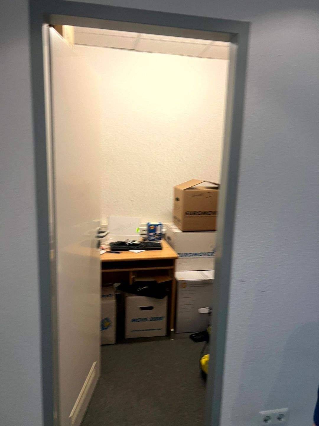 3 - Zi. Bürofläche, in zentraler Lage von Pinneberg, ab 01.07. – Pinneberg – Vorschaubild 2