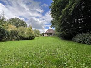 Großzügiges Grundstück - Einfamilienhaus mit Sanierungsbedarf in Duvenstedt