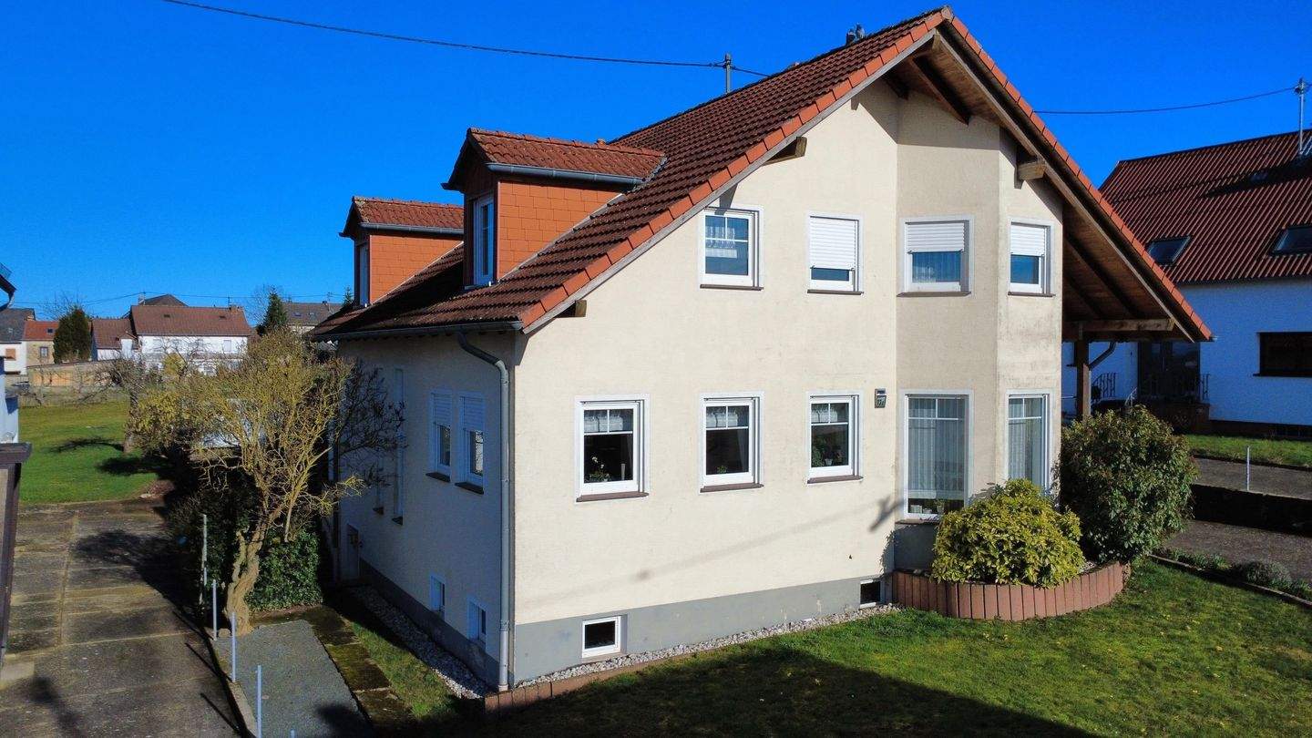 PREISSENKUNG! Freistehendes Einfamilienhaus mit Garagen in Zemmer-Rodt! – Zemmer – Vorschaubild 2