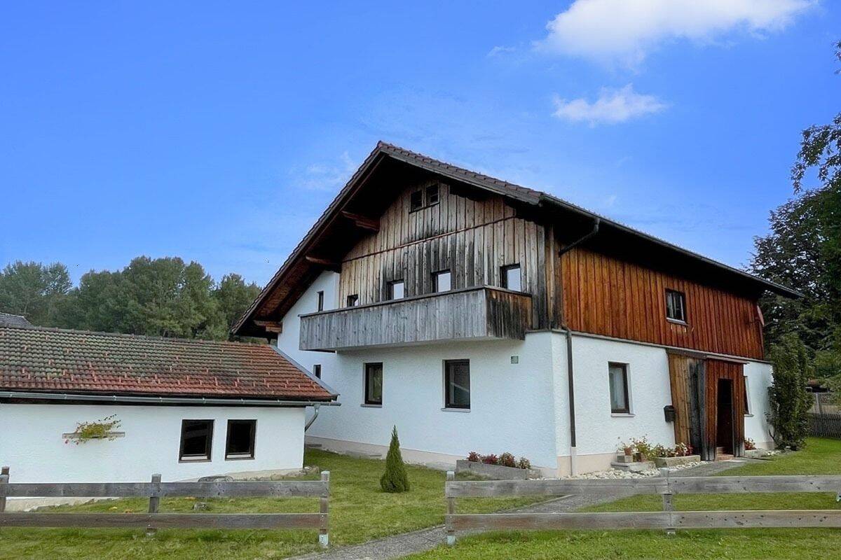 Geräumiges Einfamilienhaus in bester Lage in Zwiesel – Zwiesel – Vorschaubild 3