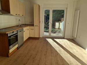 WG-taugliche 2-Zimmer-Terrassenwohnung (66 qm) mit Einbauküche und Gartenanteil, im modernisierten Altbau