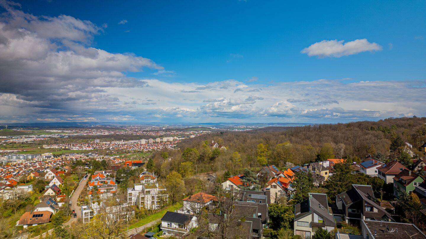 PANORAMA - Exklusives Penthouse mit zwei Terrassen und Weitblick auf der Schillerhöhe in Gerlingen – Gerlingen – Vorschaubild 2