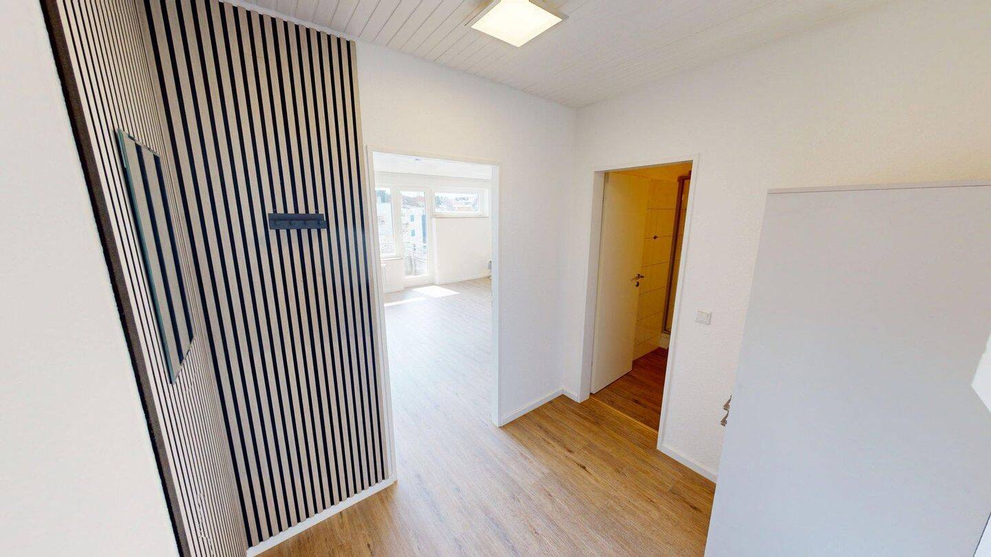 Geräumiges modernes Apparment mit Balkon und Einbauküche – Düsseldorf – Vorschaubild 4