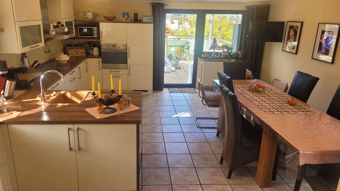 Mehrgenerationenhaus oder Haus mit Praxis, Büro, Exklusives Wohnen mit beeindruckender Dachterrasse und Gartenparadies – Schwalbach – Vorschaubild 8