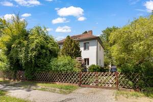 Schöne Stadtvilla mit Sanierungsbedarf in guter Lage von Berlin-Lankwitz