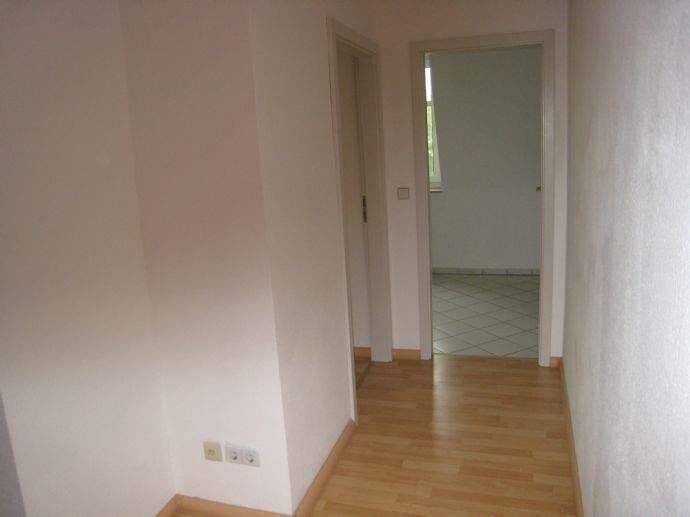 Sonnige 2,5-R-DG-Mais.-Wohnung mit West-Balkon und freiem weitem Blick in ruhiger Lage von Dresden-Löbtau – Dresden – Vorschaubild 6