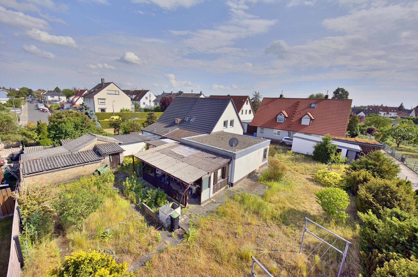 Doppelhaushälfte mit großem Garten und viel Potenzial zur individuellen Gestaltung – Nürnberg – Vorschaubild 2