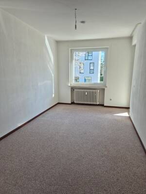 Großzügige 4-Zimmerwohnung mit Balkon in begehrter Wohnlage von Bonn-Röttgen! – 53125 Bonn – Vorschaubild 2
