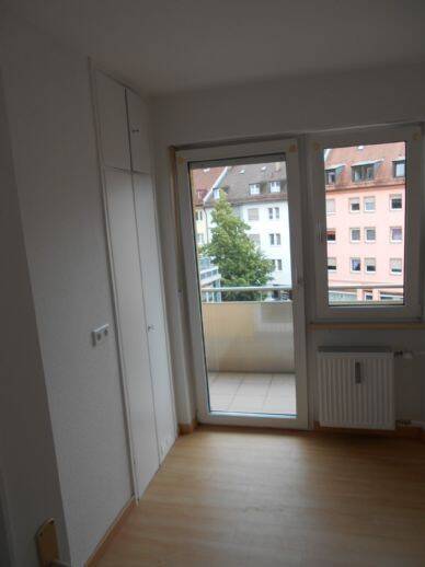 KESTLER IMMOBILIEN IVD - 3. OG - 3 ZI.-WOHNUNG - DESIGNBÖDEN - HELL GEFLIESTES BAD – Nürnberg – Vorschaubild 8