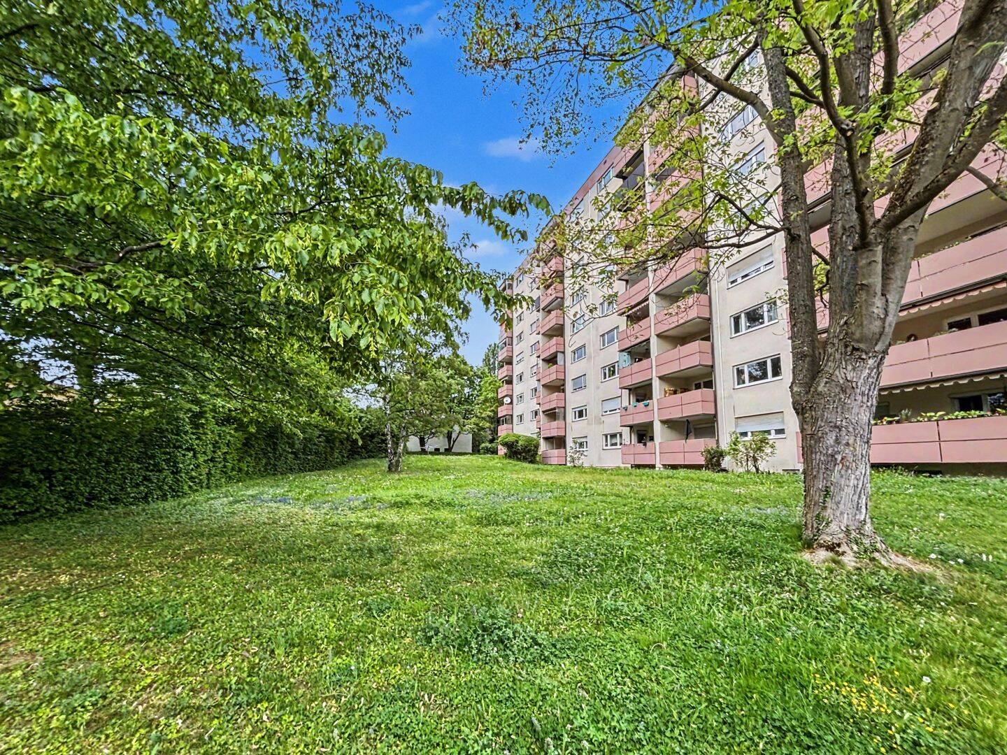 Moderne 3,5 Zimmer Wohnung mit Loggia, neuem E Stellplatz & Aufzug in Stuttgart Möhringen