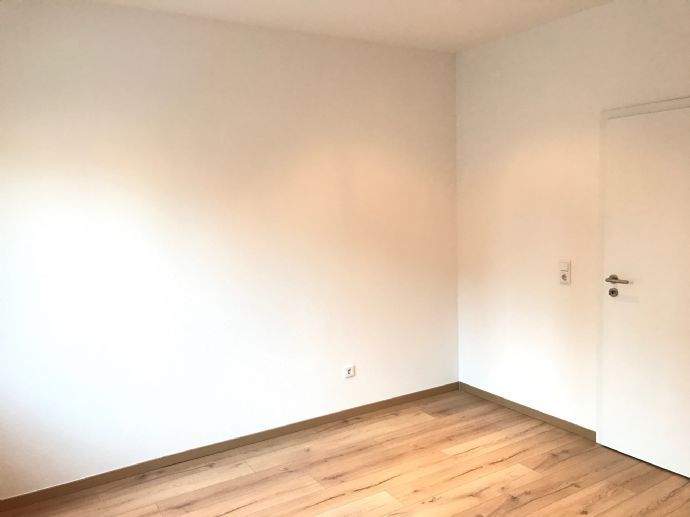 Sanierte 2 Zimmer Wohnung im Erdgeschoss mit Terrasse - 3-Familienhaus in ruhiger Spielstraße – Hamm – Vorschaubild 3