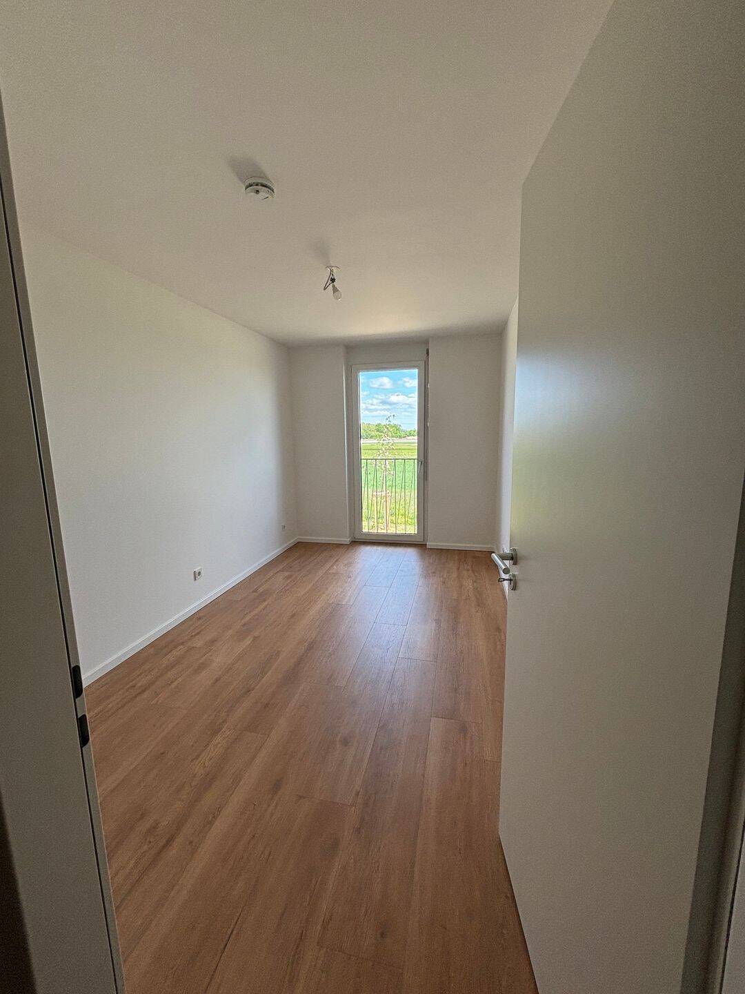 Großzügige 4-Zimmer-Wohnung mit Wintergarten – München – Vorschaubild 6