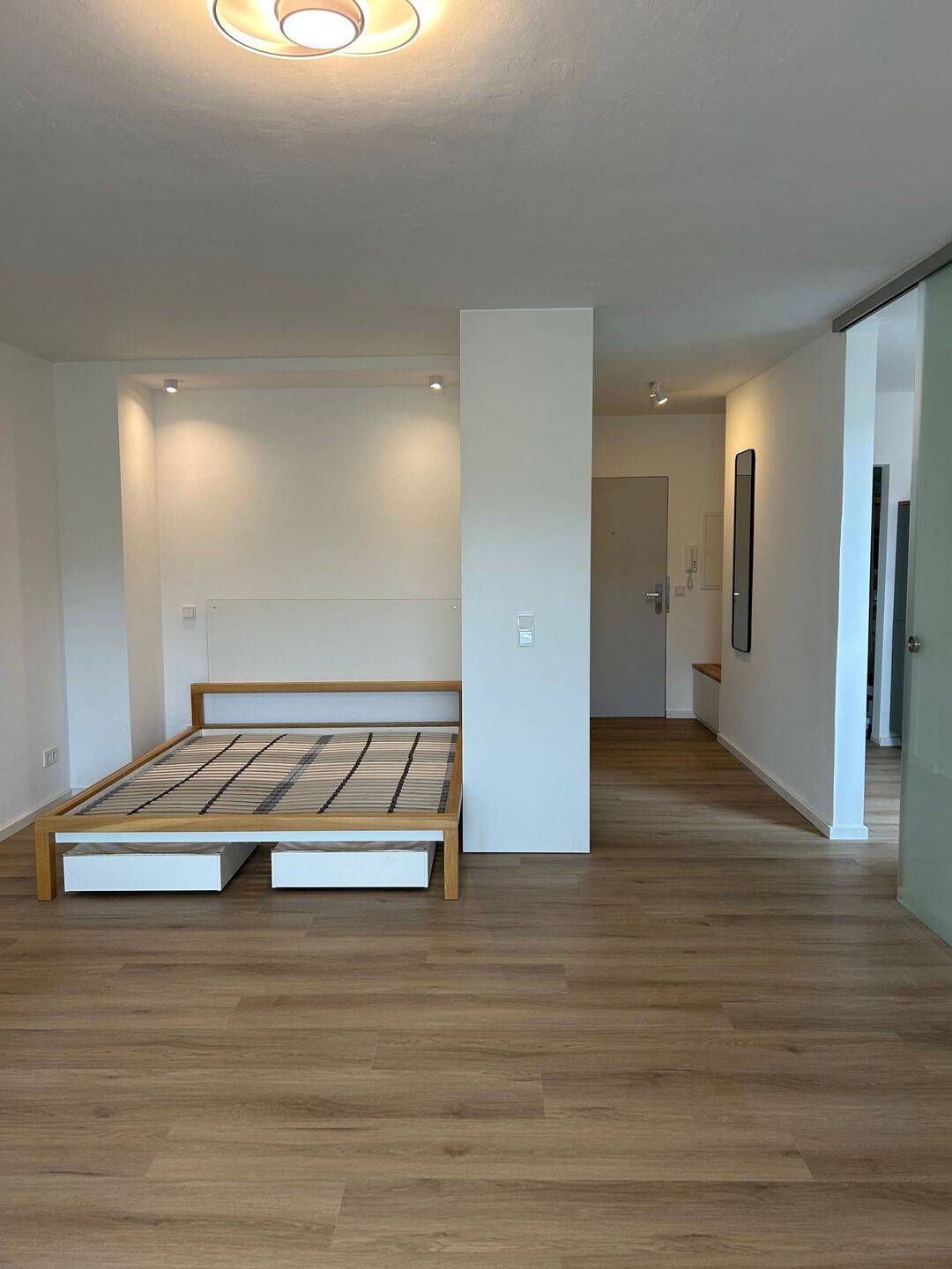 Teilmöbliertes 1-Zimmer-Apartment – Düsseldorf – Vorschaubild 2