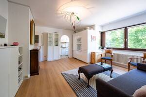 FIRSTPLACE - Bezugsfreie 2-Zi.-Whg. in Ramersdorf mit Balkon, Erker & TG-Stellplatz
