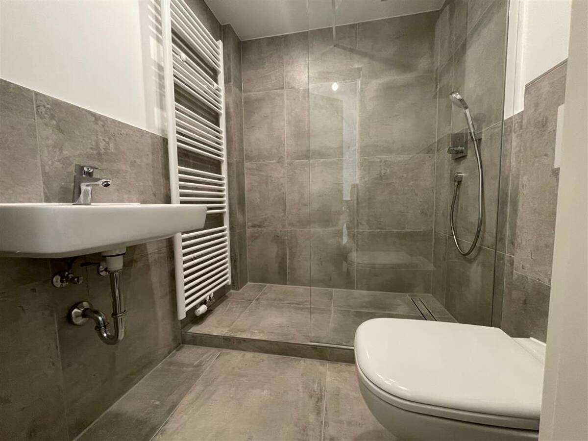 Singles aufgepasst! Gepflegtes Apartment in der Düsseldorfer Altstadt – 40213 Düsseldorf – Bild 1 von 6