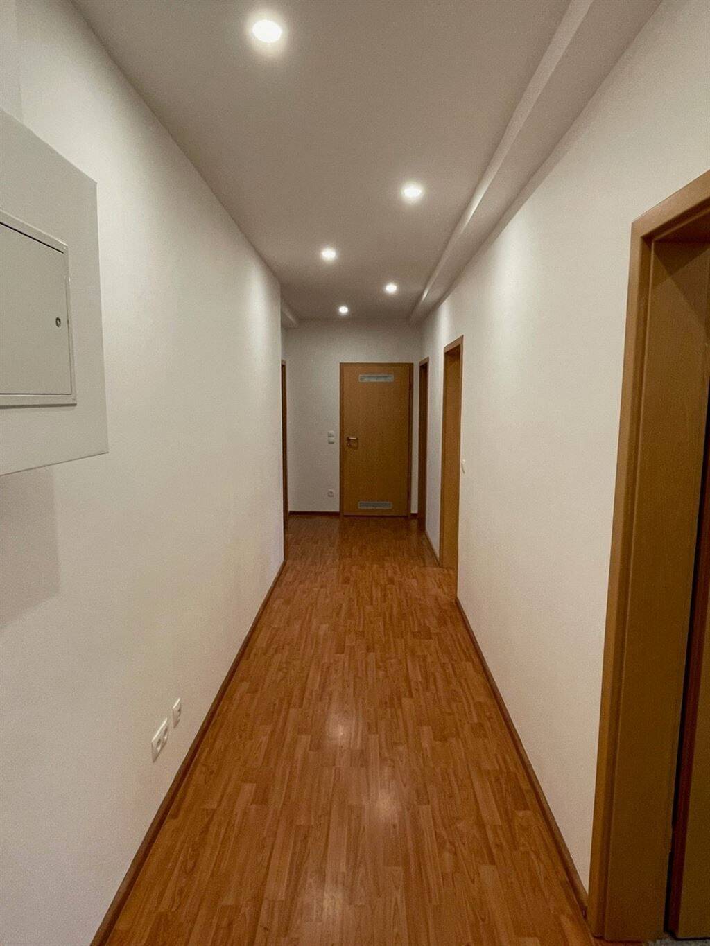 Gut vermietete 3-Zimmer Dachgeschosswohnung in sehr gepflegtem Mehrfamilienhaus – Nürnberg – Vorschaubild 9