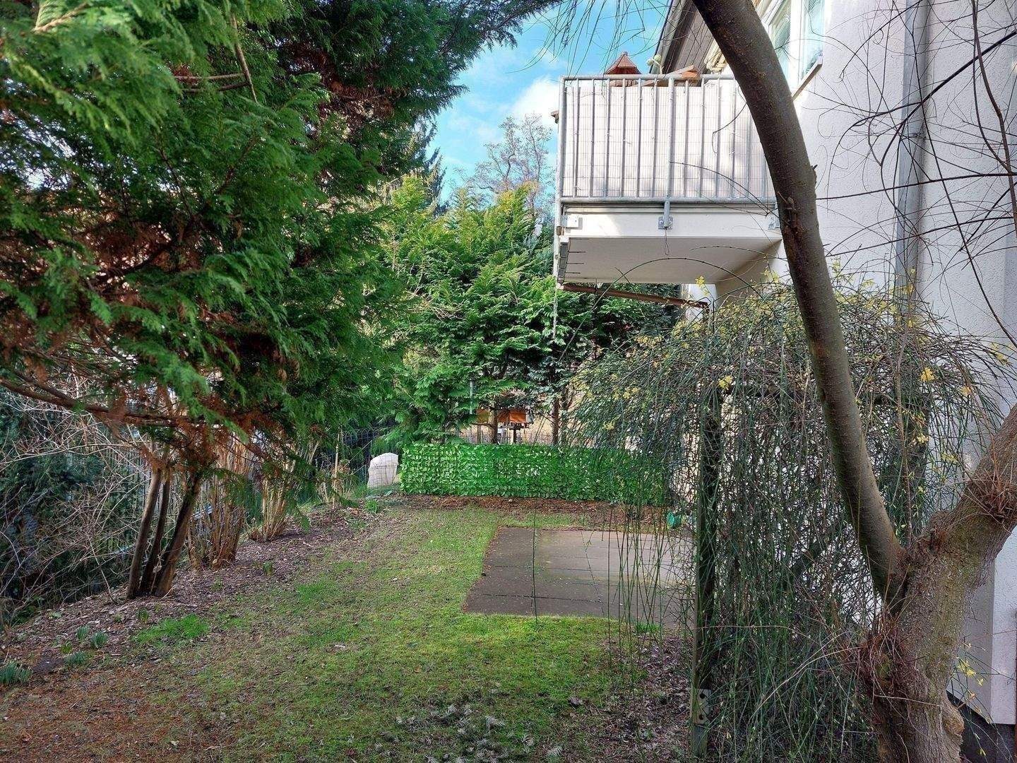 Provisionsfreie 3 Zimmer, Küche, großes Bad, Abstellraum, Terrasse, eingezäunter Garten, Keller, Waschkeller, eigene separate Tiefgarage ! – Berlin – Vorschaubild 5