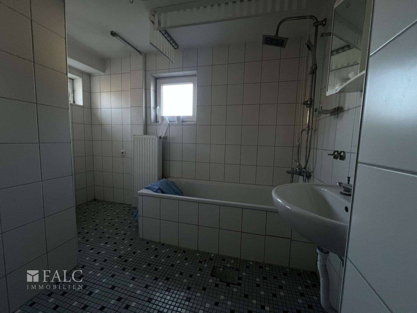Großes Einfamilienhaus mit 634 m² Grundstück, Garage und viel Potenzial – Nürnberg – Vorschaubild 9