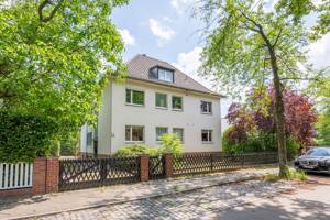 Mehrgenerationen-Traum: 3-Parteien Mehrfamilienhaus in Lichterfelde mit viel Entwicklungspotenzial