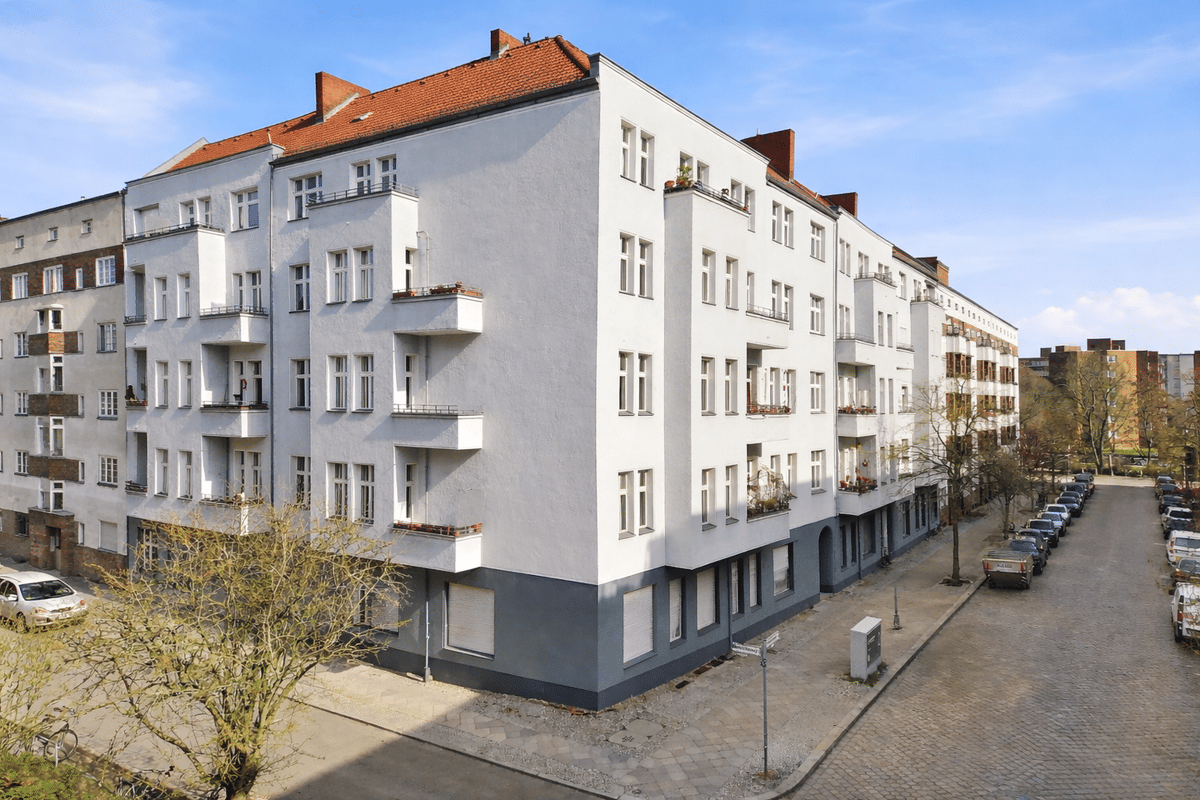 Provisionsfrei! Charmante vermietete 2-Zimmer-Altbauwohnung mit Südbalkon (WE25) – 13359 Berlin – Bild 1 von 9