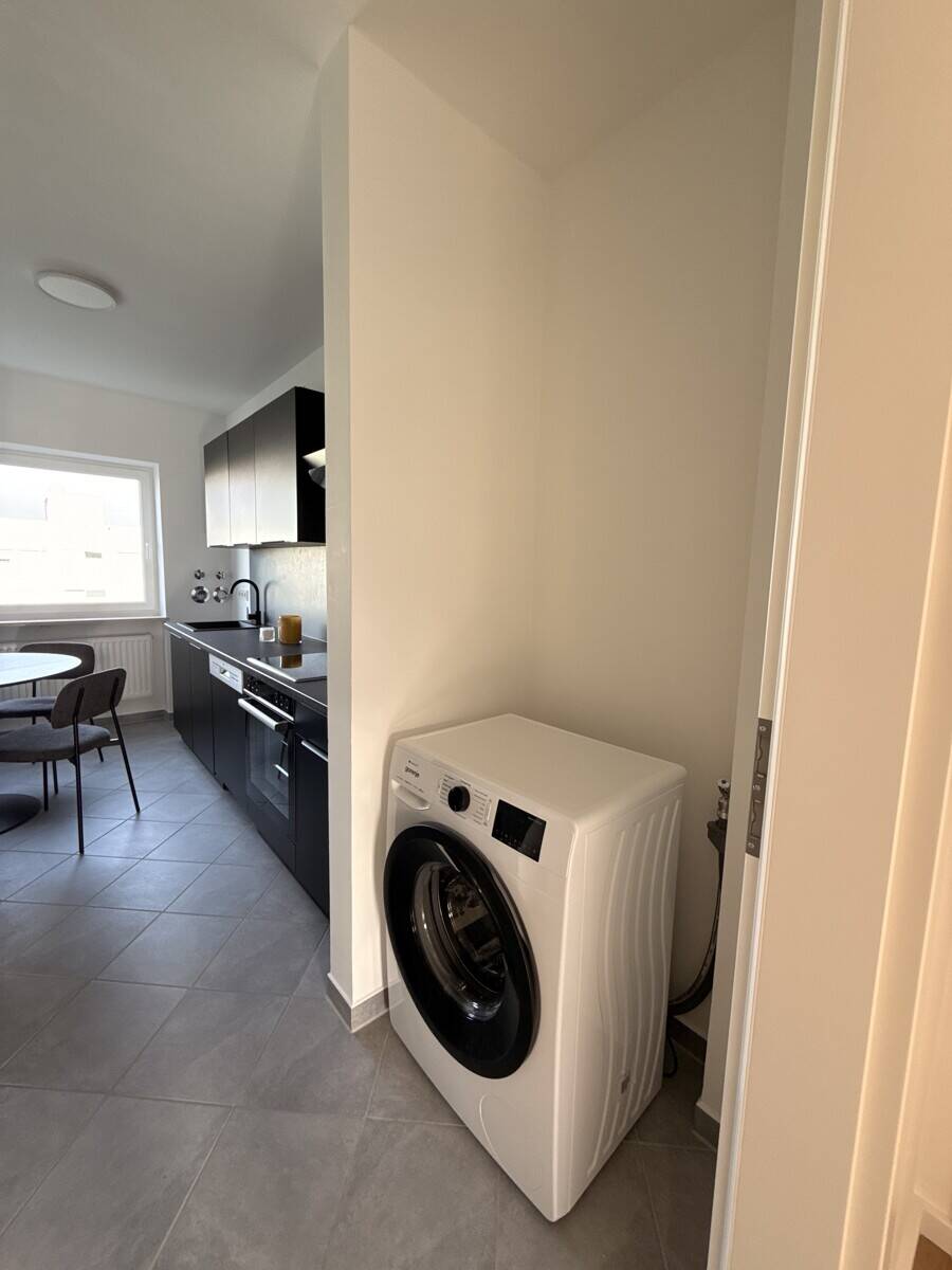 Sofort bezugsfrei: Modernes WG-Zimmer, neu renoviert und komplett möbliert – München – Vorschaubild 6