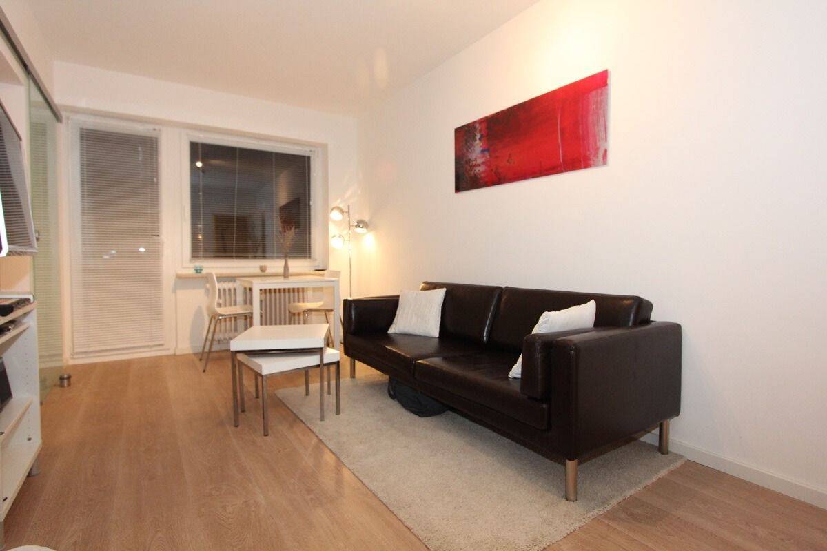 Tolles 1-Zi-Business-Apartment, separate Küche, Balkon in den ruhigen Innenhof – München – Vorschaubild 2