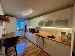 Gepflegte 3-ZKBWC, Einbauküche, Balkon, Fußbodenheizung, Stellplatz, HDH-Mittelrain – 89520 Heidenheim an der Brenz – Vorschaubild 4