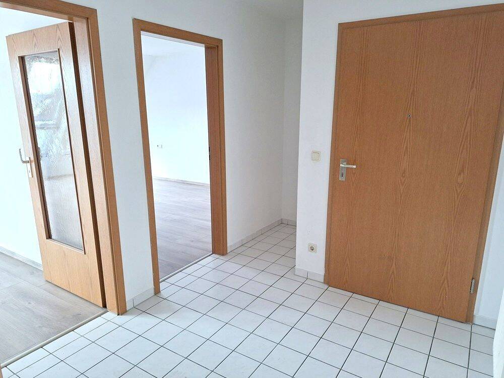 !! Dachgeschoss, 3-Zimmer-Wohnung mit Laminat und Aufzug !! – Chemnitz – Vorschaubild 3