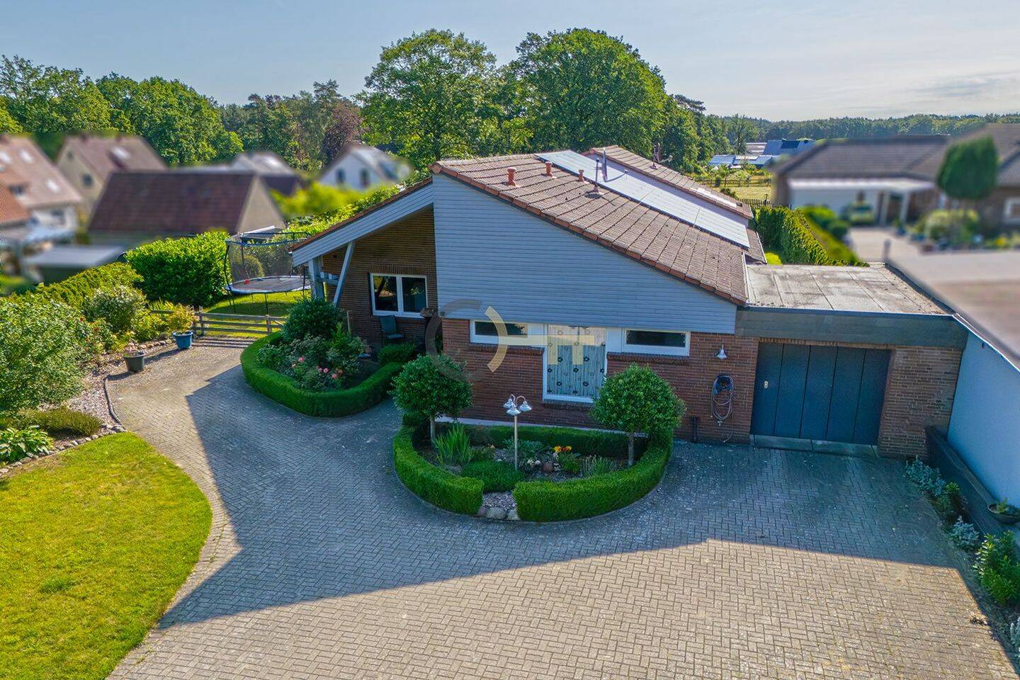 Großzügiger Familienbungalow mit PV-Anlage in ruhiger Wohnlage – Groß Ippener – Vorschaubild 2