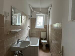 Frisch renovierte 2,5-Zimmerwohnung in der Augustenstr. 52 in Kiel zu vermieten! Otto Stöben GmbH – 24143 Kiel – Vorschaubild 3