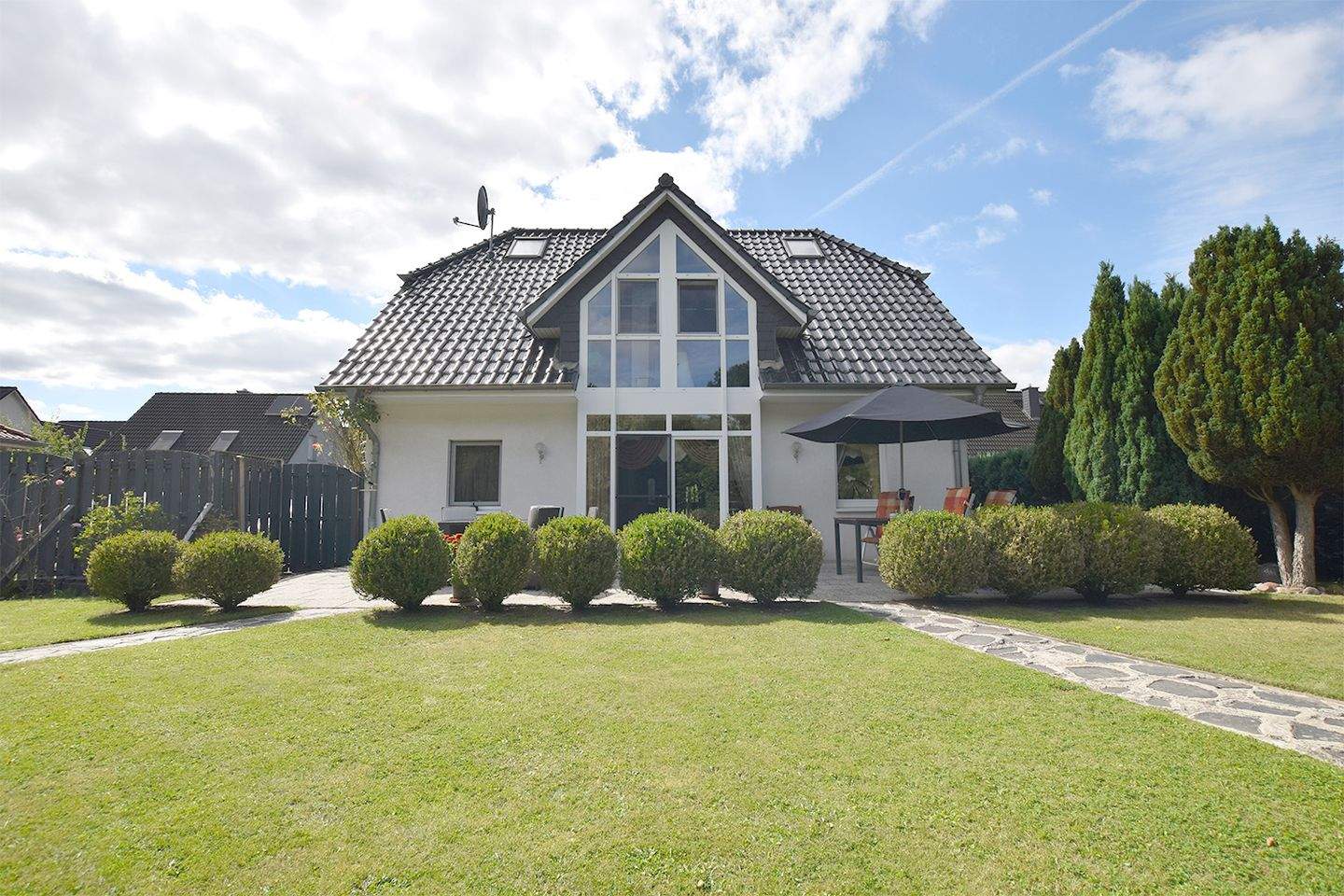 Zwischen Ahrensburg und Bargteheide leben Sie mit hohem Freizeitwert - und am besten in diesem Haus! – Delingsdorf – Bild 1 von 9