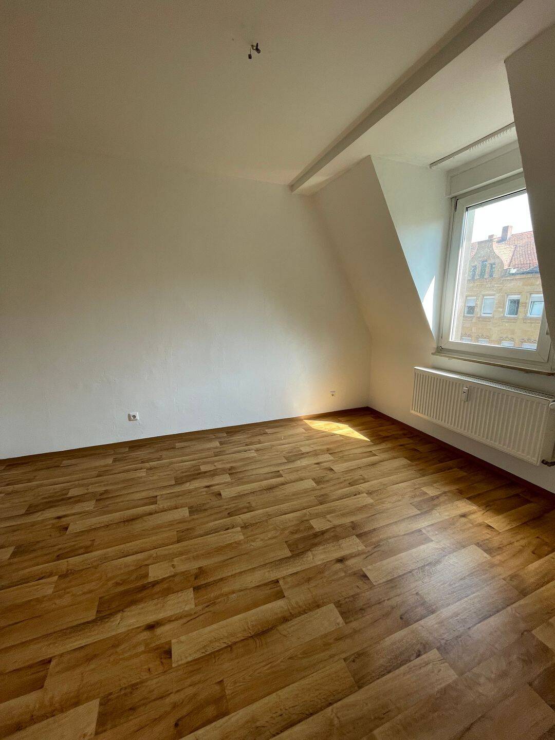 Dachgeschosswohnung im Nürnberger Süden – Nürnberg – Vorschaubild 3