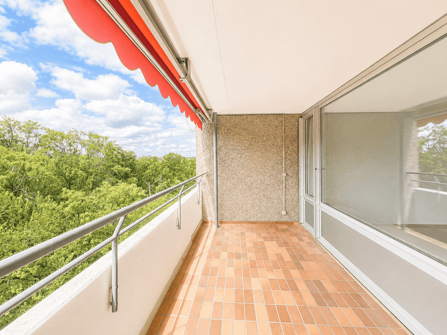 S-Asemwald: Tolle 4,5-Zi.-Wohnung mit Lift, TG-Stellpl., 2 Bäder, Fernsicht & Aussicht ins Grüne*** – Stuttgart – Vorschaubild 2