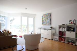 Lichtdurchflutete 3-Zimmer-Wohnung mit Blick auf die Stadt – 70192 Stuttgart – Vorschaubild 3