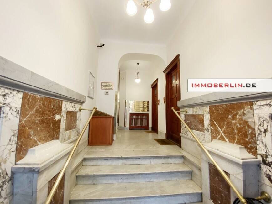 IMMOBERLIN.DE - Attraktive Altbauwohnung mit ruhiger Loggia & Lift nahe Ludwigkirchplatz – Berlin – Bild 1 von 9