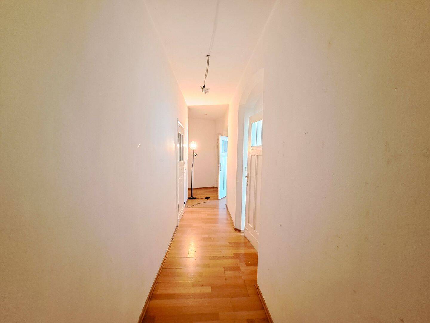 Große Räume, Vollbad, Balkon, neue Tür - Hohe Erhaltungsrücklage! – Magdeburg – Vorschaubild 6