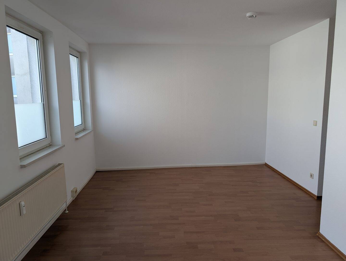 Ruhige 1 Zimmerwohnung mit Küche und Laminat in City nähe!