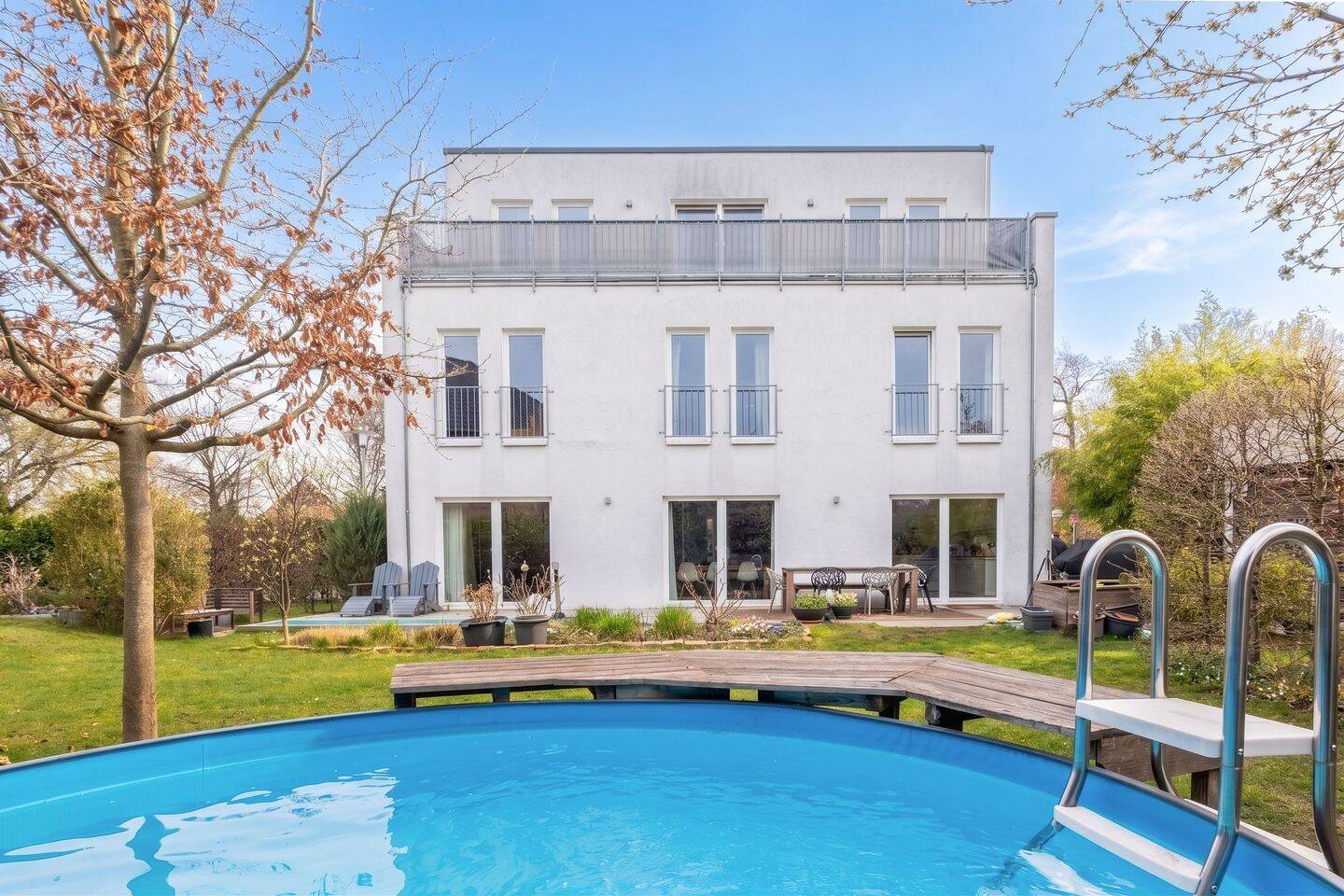 Modernes und energieeffizientes Haus mit Garten in Kladow