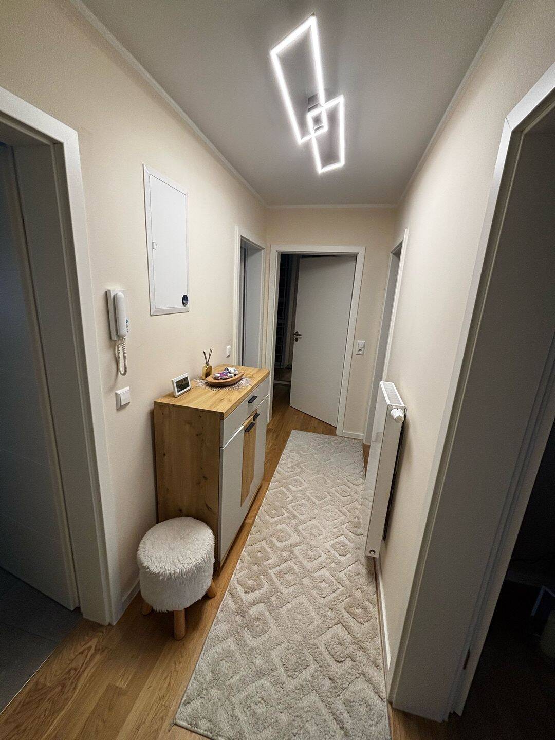 Moderne 3-Zimmer-Wohnung mit Einbauküche - Hochparterre mit Balkon – Stuttgart – Vorschaubild 4