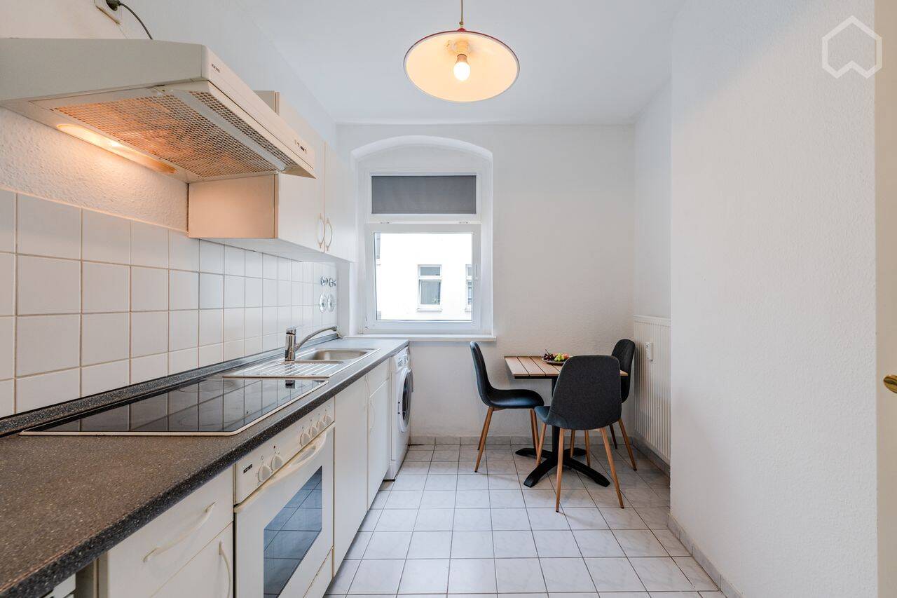 Bezugsfreie Single-Wohnung mit Innenhofblick im Simon-Dach-Viertel – Berlin – Vorschaubild 9