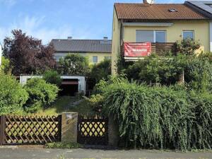 Charmante Doppelhaushälfte mit Potenzial – gestalten Sie Ihr neues Zuhause nach Ihren Wünschen