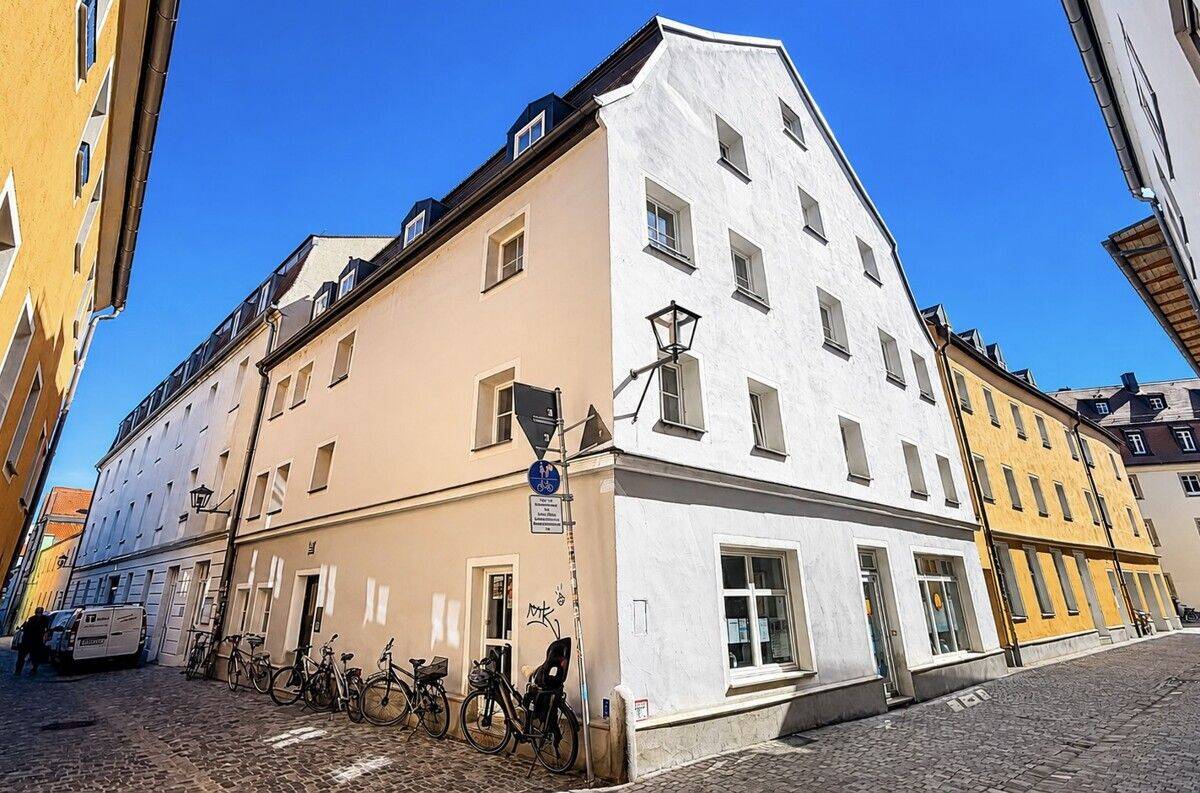 Vermietete 2-Zimmer-Wohnung mit Innenhofterrasse in bester Regensburger Altstadtlage
