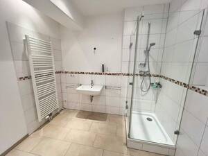 Zeit für das Wesentliche: Sonnige Loft-Wohnung mit gehobener Ausstattung in zentraler, ruhiger Innenhoflage! Kurze Wege zu Deinen Zielen! – 70567 Stuttgart – Vorschaubild 9